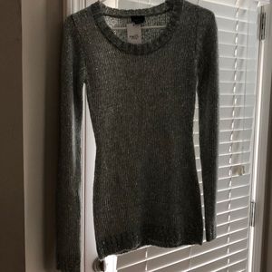 Light gray sweater with sequin